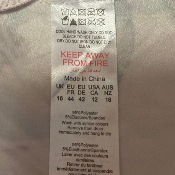 PrettyLittleThing Multicolor Satin Printed Sleeveless Bandeau Corset Crop Top 12 - Picture 4 of 4